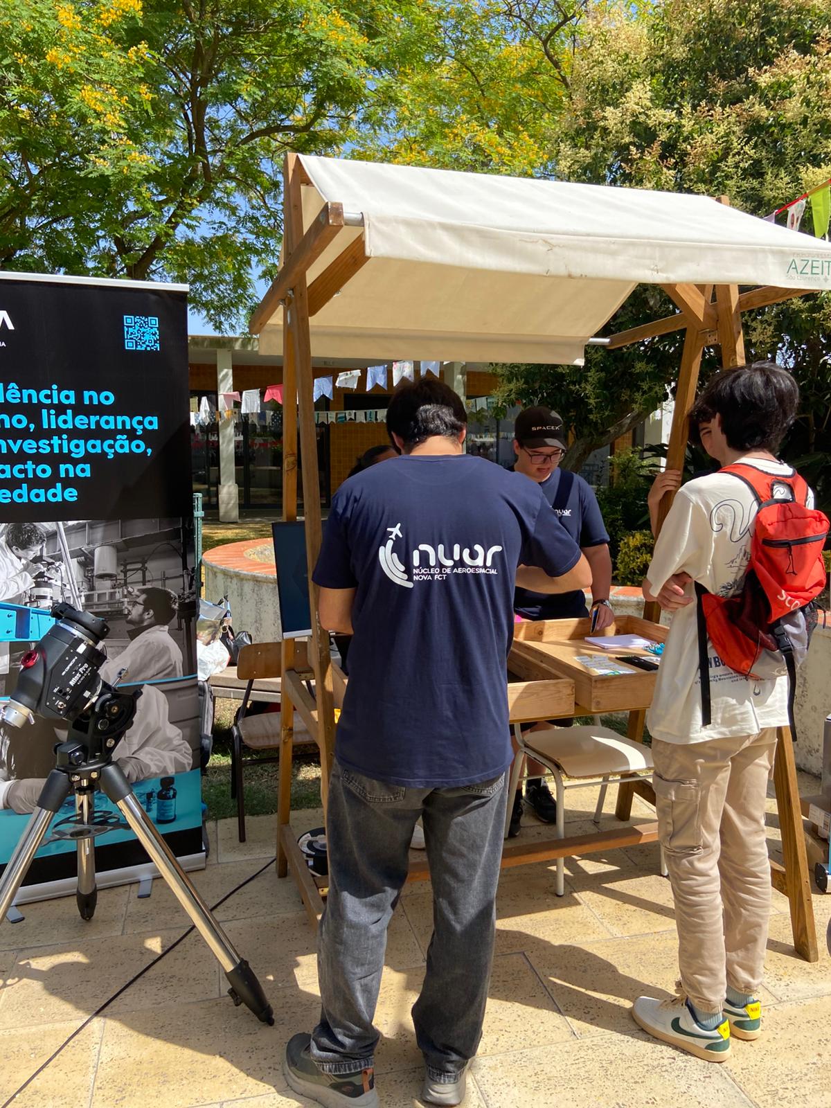 Membros NuAr em trabalho de equipa